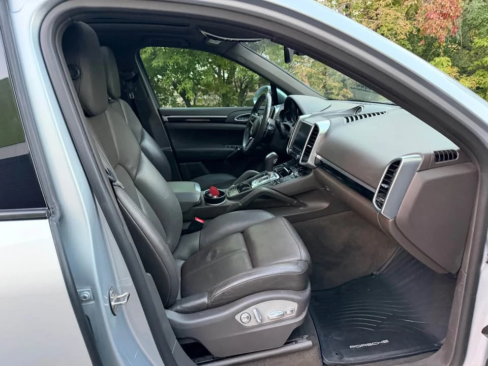 2018 Porsche 958 Cayenne - Image 9 of 18