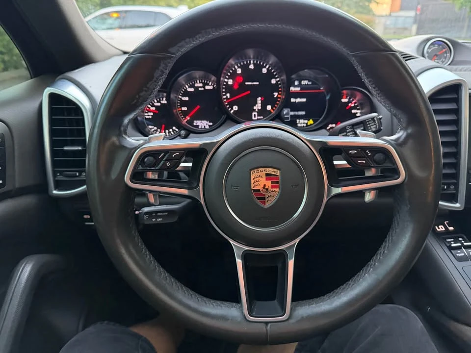 2018 Porsche 958 Cayenne - Image 12 of 18