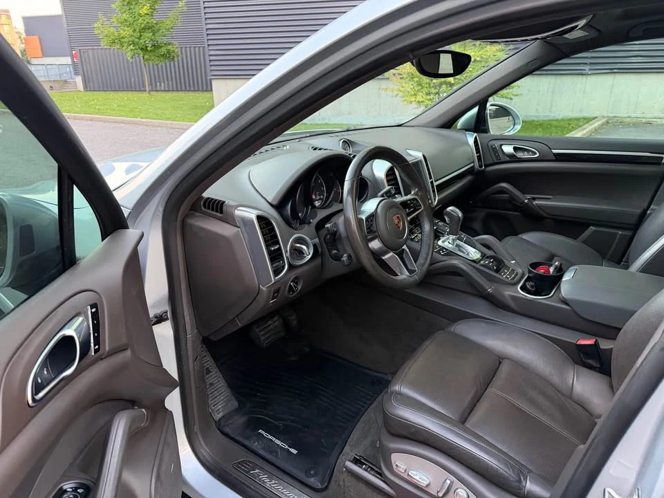 2018 Porsche 958 Cayenne - Image 11 of 18