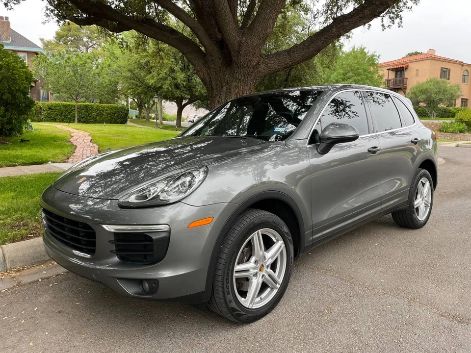 2018 Porsche 958 Cayenne - Image 10 of 24
