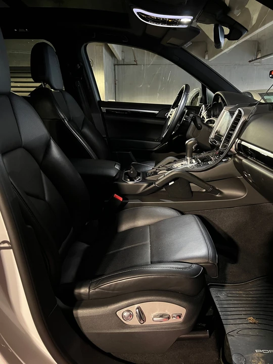 2018 Porsche 958 Cayenne - Image 3 of 15