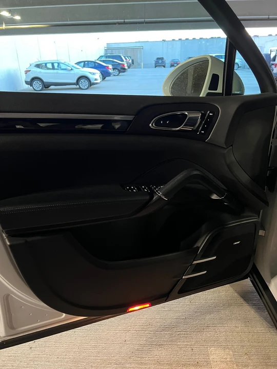 2018 Porsche 958 Cayenne - Image 9 of 15