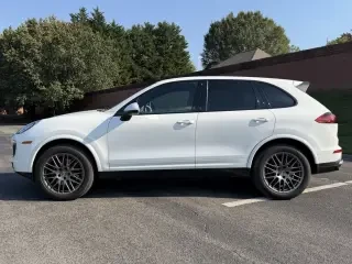 2018 Porsche 958 Cayenne - Image 2 of 4