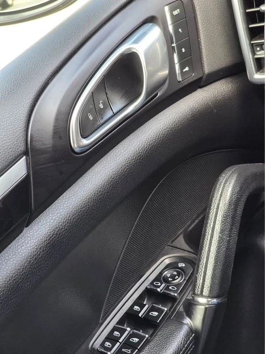 2018 Porsche 958 Cayenne - Image 13 of 18