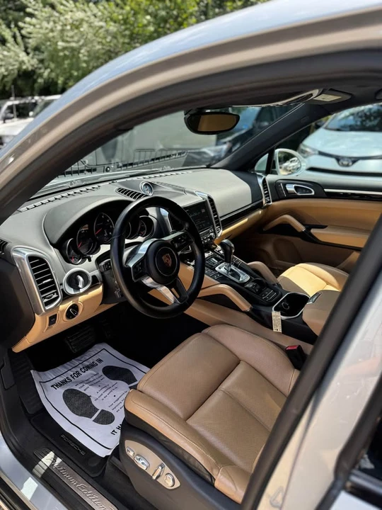 2018 Porsche 958 Cayenne - Image 6 of 11