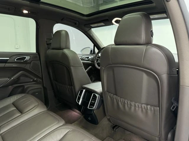 2018 Porsche 958 Cayenne - Image 14 of 21