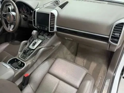 2018 Porsche 958 Cayenne - Image 12 of 21