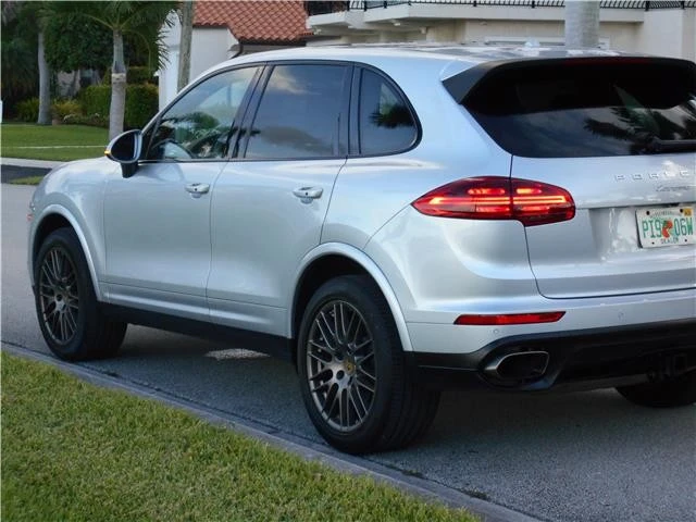 2018 Porsche 958 Cayenne - Image 9 of 12
