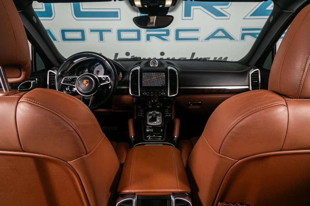 2018 Porsche 958 Cayenne S - Image 10 of 21