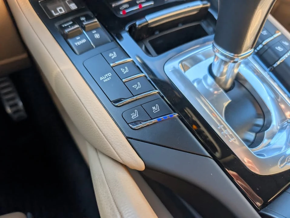2018 Porsche Cayenne - Image 17 of 20