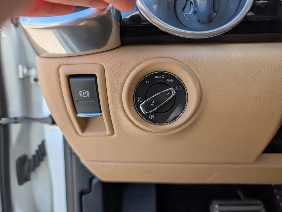 2018 Porsche Cayenne - Image 14 of 20