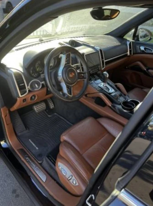 2018 Porsche Cayenne - Image 15 of 18