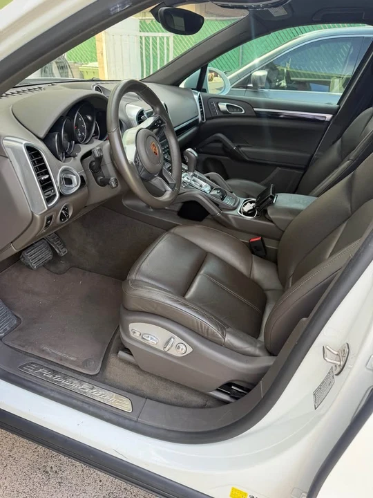 2018 Porsche 958 Cayenne S - Image 3 of 5