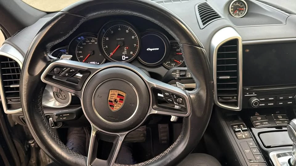 2018 Porsche 958 Cayenne S - Image 9 of 12