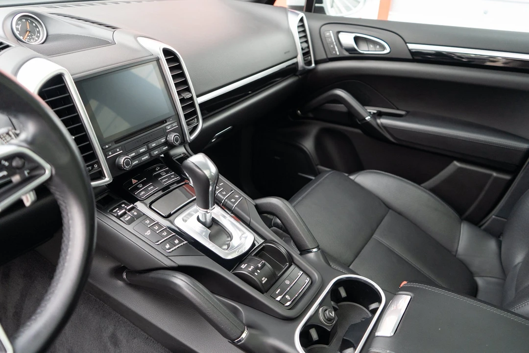 2018 Porsche 958 Cayenne S - Image 16 of 31