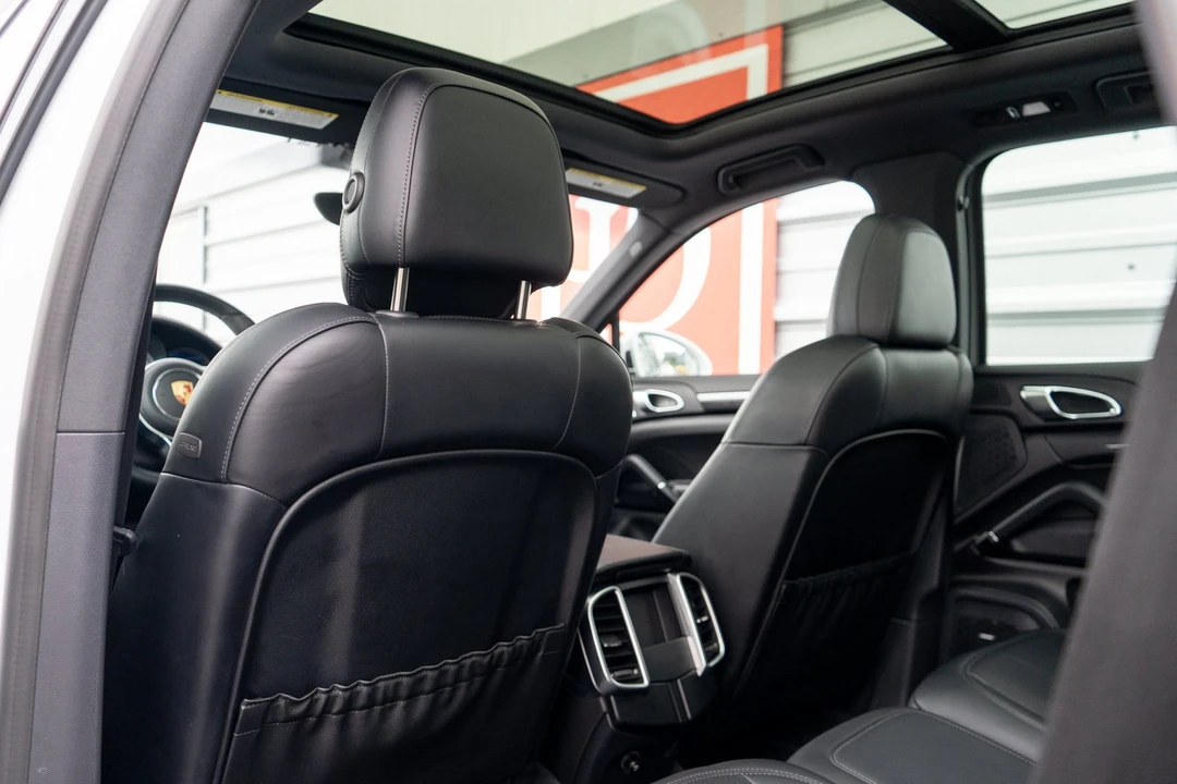 2018 Porsche 958 Cayenne S - Image 24 of 31