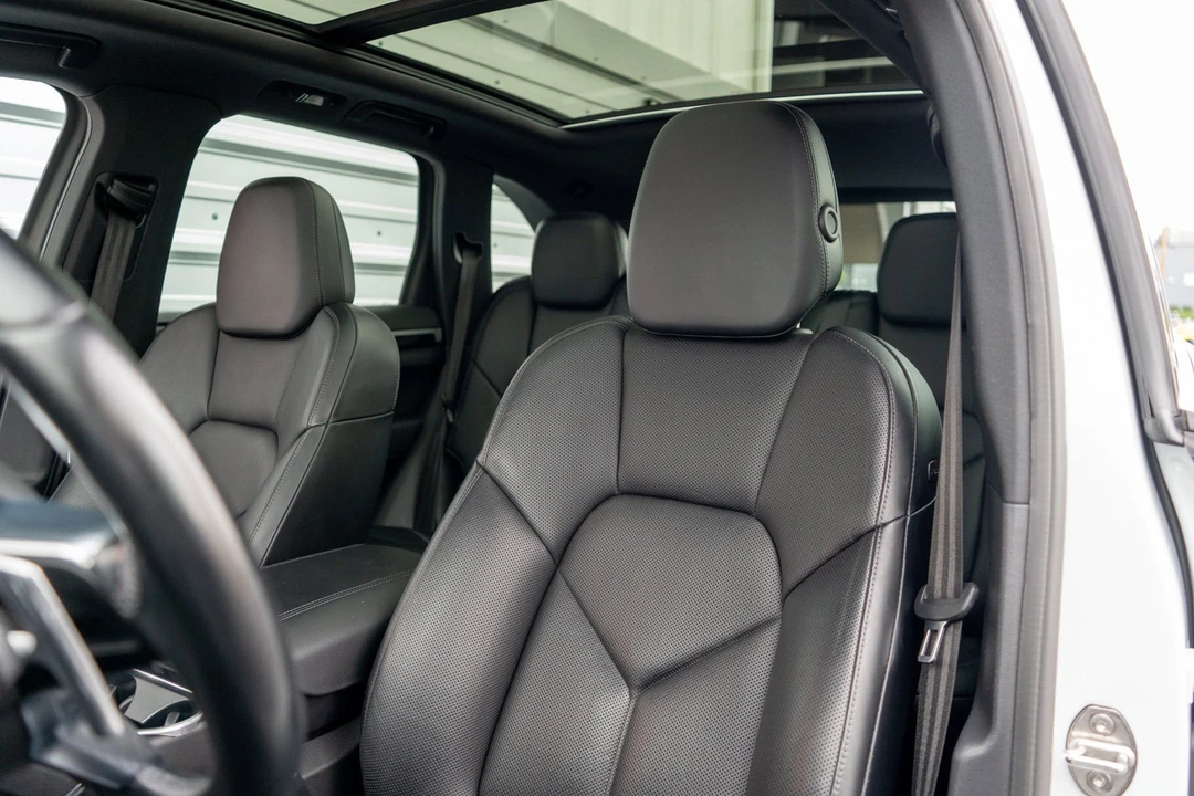 2018 Porsche 958 Cayenne S - Image 8 of 31