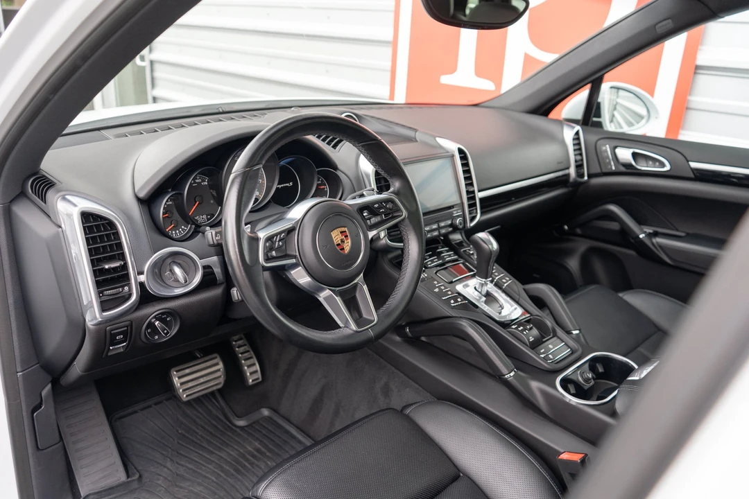 2018 Porsche 958 Cayenne S - Image 7 of 31