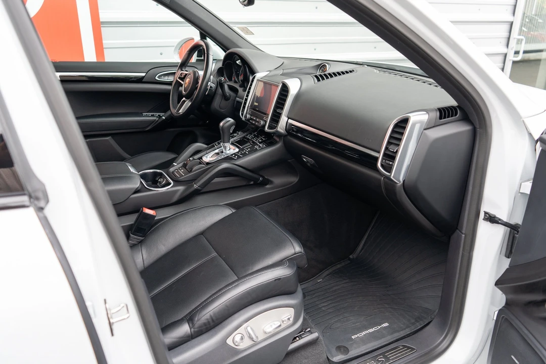 2018 Porsche 958 Cayenne S - Image 27 of 31