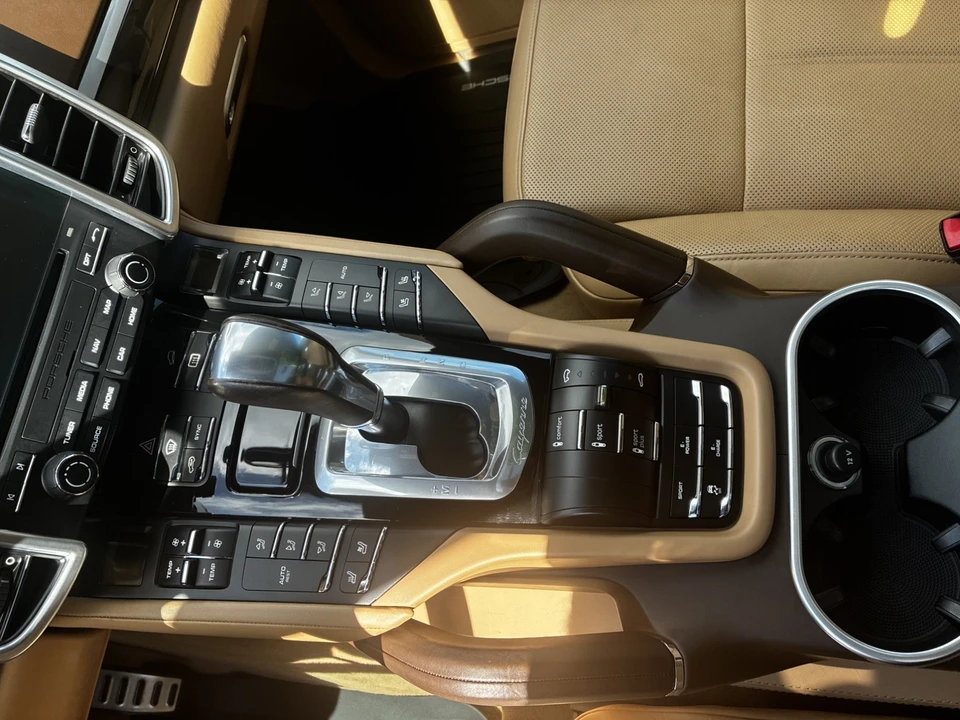 2018 Porsche 958 Cayenne - Image 2 of 8