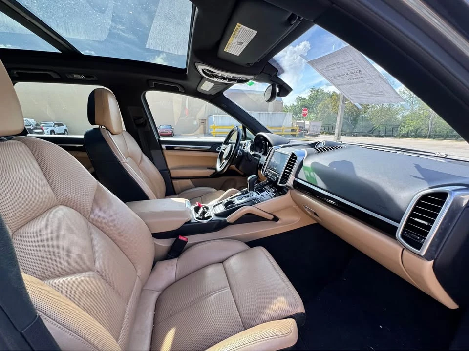 2018 Porsche 958 Cayenne - Image 9 of 14