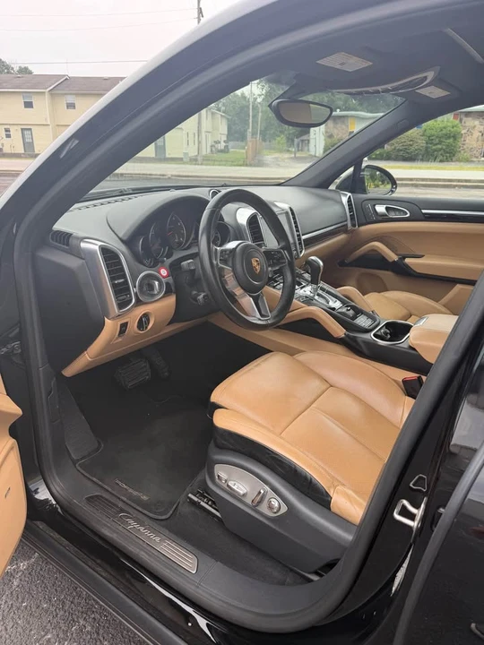 2018 Porsche 958 Cayenne - Image 9 of 17