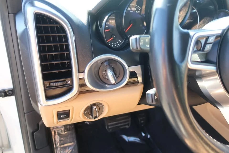 2018 Porsche 958 Cayenne - Image 16 of 20