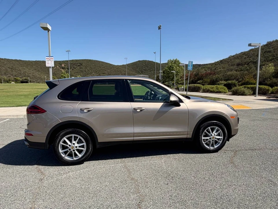 2018 Porsche 958 Cayenne - Image 2 of 8