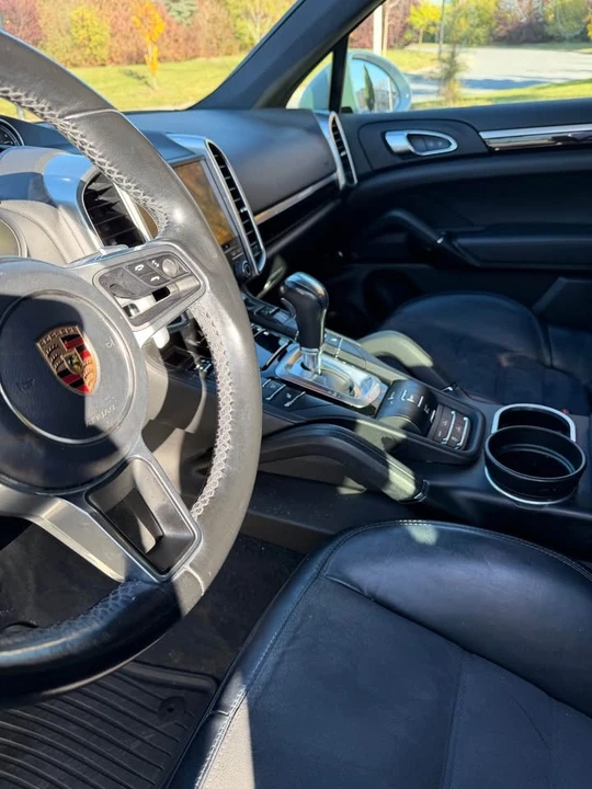 2018 Porsche 958 Cayenne S - Image 9 of 10