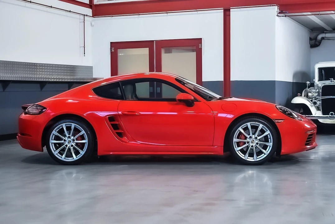2018 Porsche 718 Cayman - Image 9 of 30