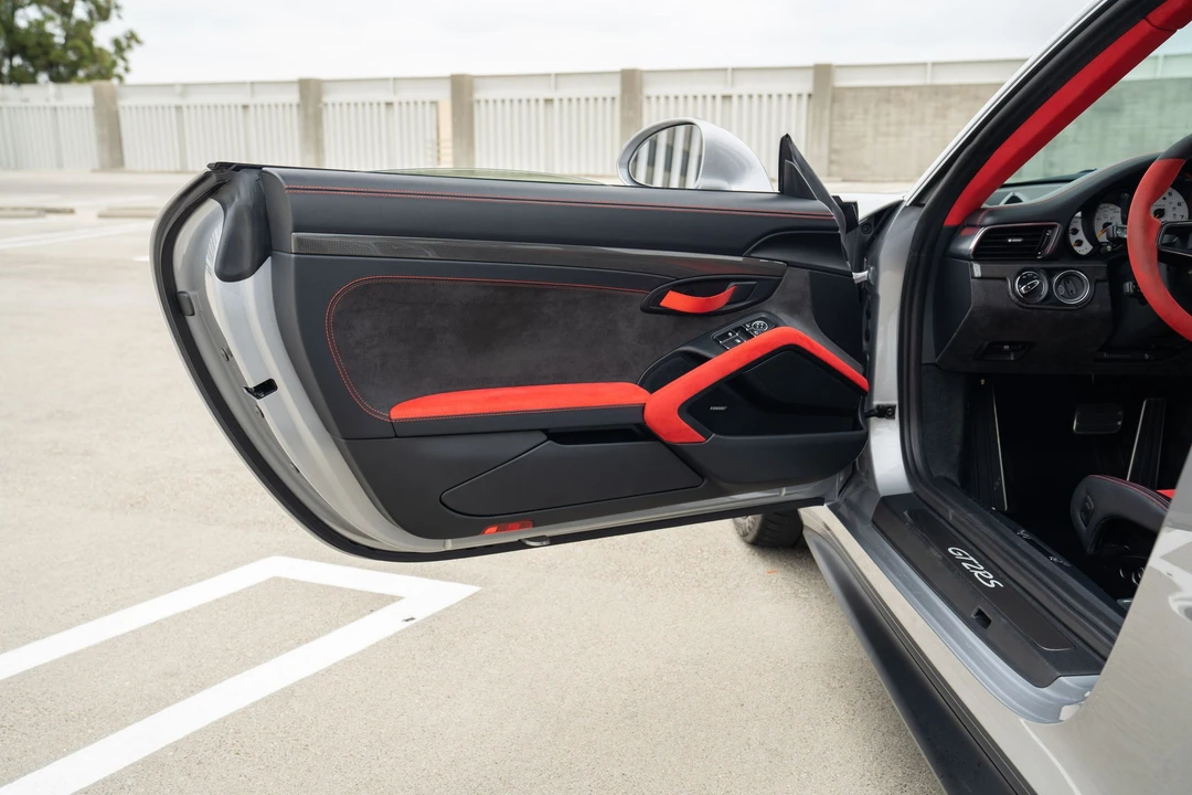 2018 Porsche 991 GT2 RS - Image 22 of 31