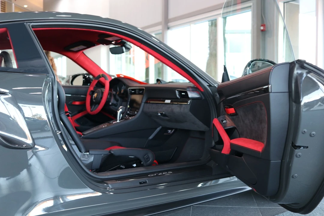 2018 Porsche 991 GT2 RS - Image 26 of 31