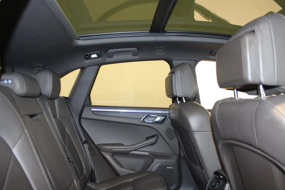 2018 Porsche Macan - Image 7 of 11