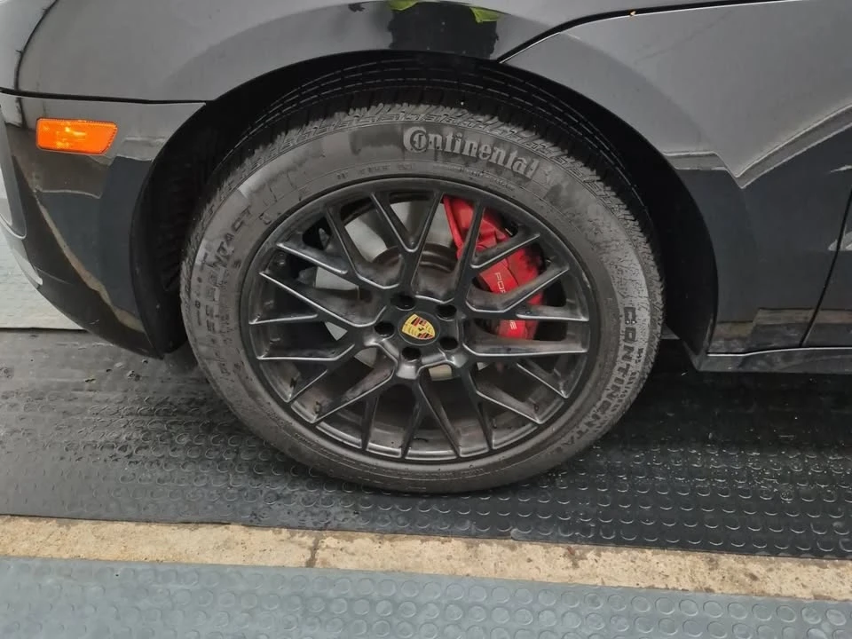 2018 Porsche Macan GTS - Image 9 of 13