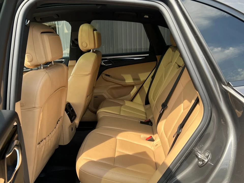2018 Porsche Macan - Image 11 of 17