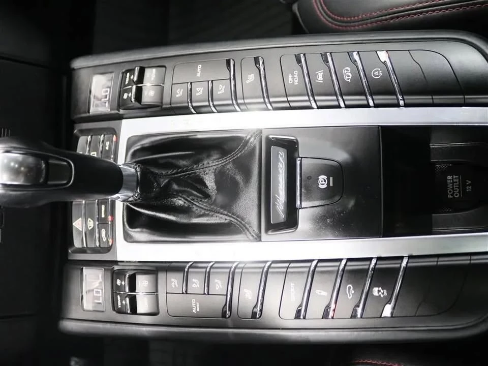 2018 Porsche Macan - Image 17 of 19