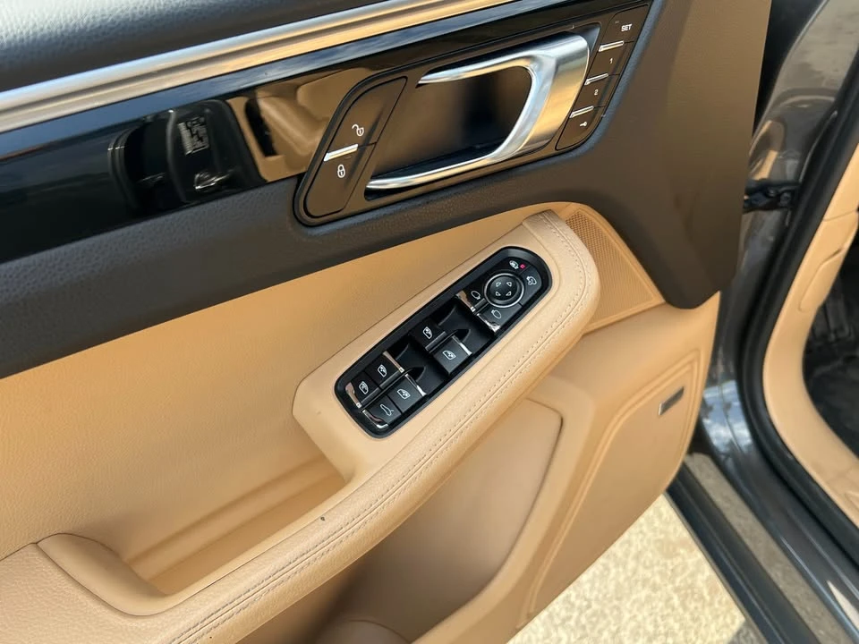 2018 Porsche Macan - Image 4 of 17