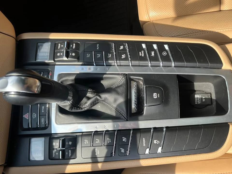 2018 Porsche Macan - Image 8 of 17