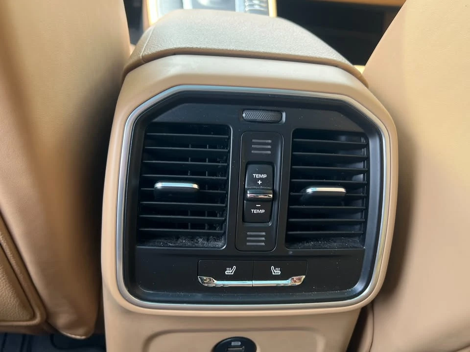2018 Porsche Macan - Image 13 of 17