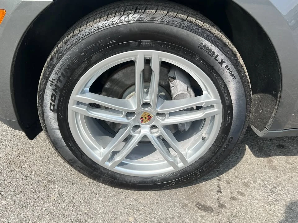 2018 Porsche Macan - Image 16 of 17