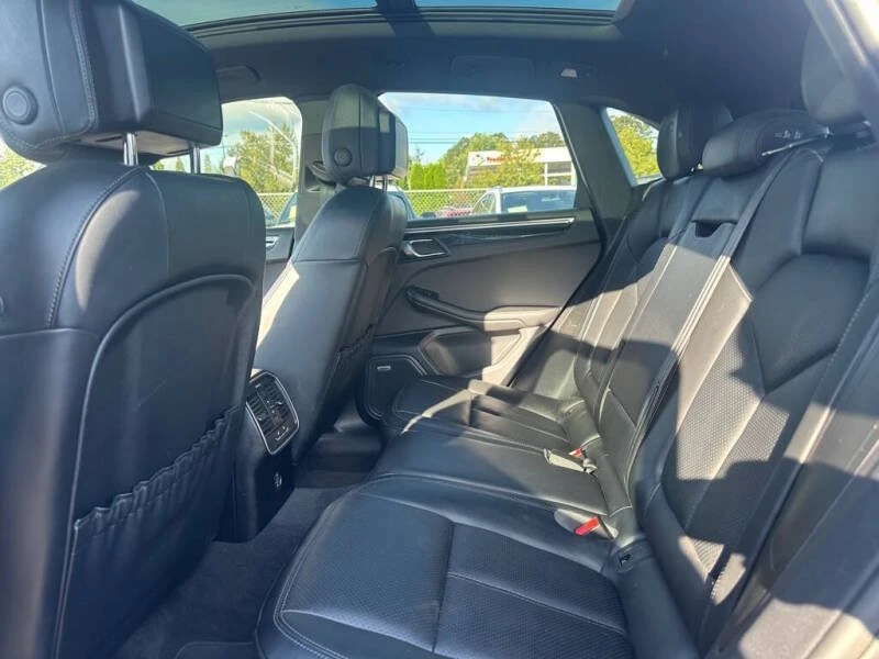 2018 Porsche Macan - Image 9 of 10