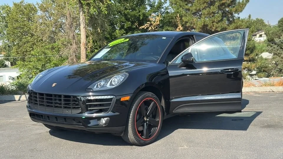 2018 Porsche Macan - Image 16 of 18