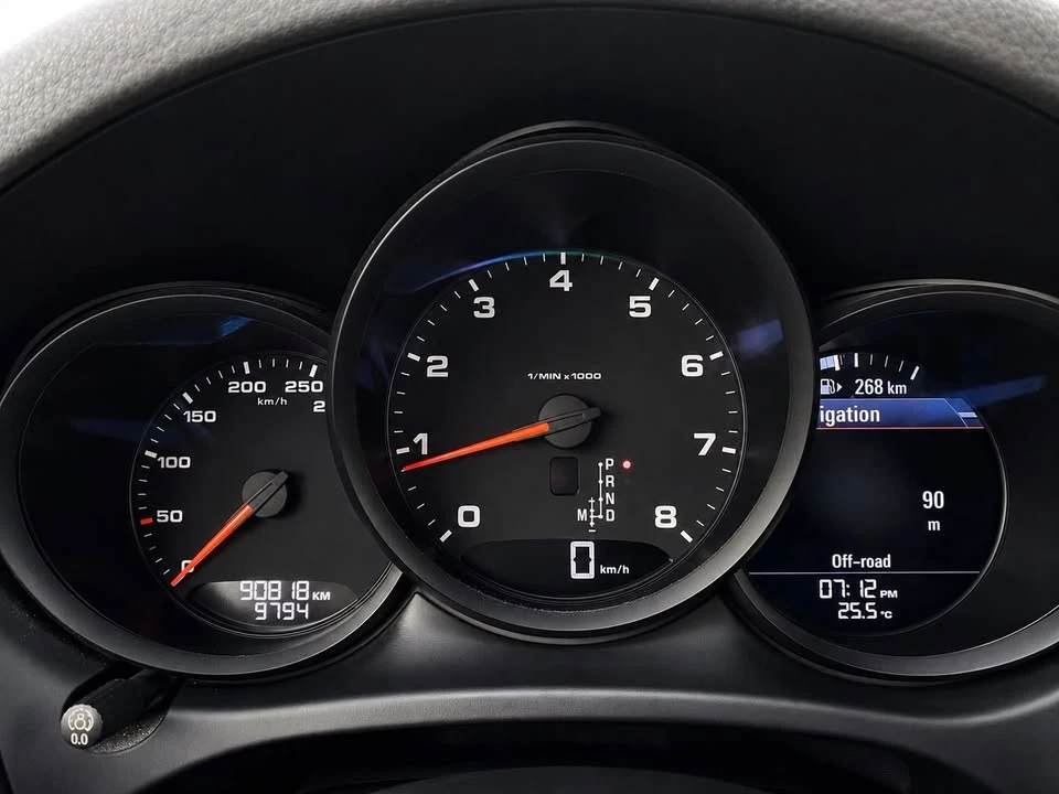 2018 Porsche Macan - Image 19 of 20
