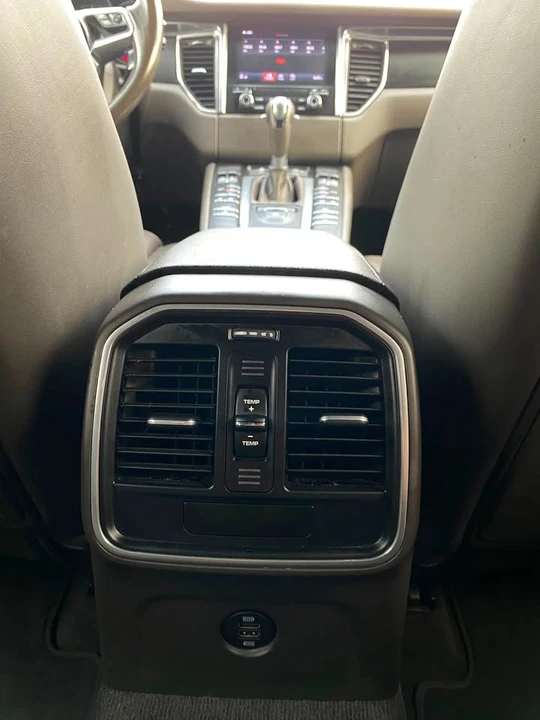 2018 Porsche Macan - Image 17 of 20