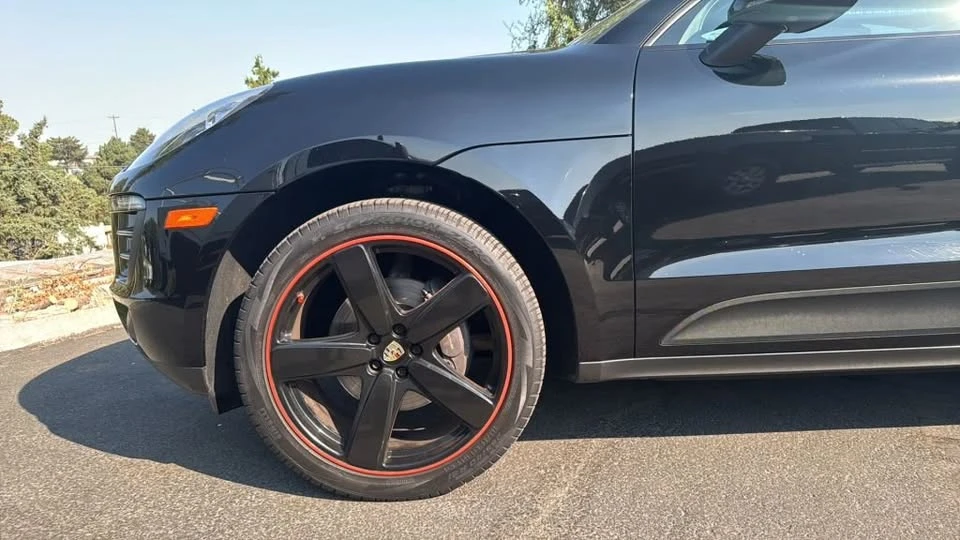 2018 Porsche Macan - Image 15 of 18