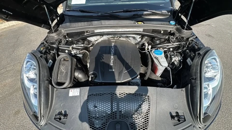 2018 Porsche Macan - Image 11 of 18