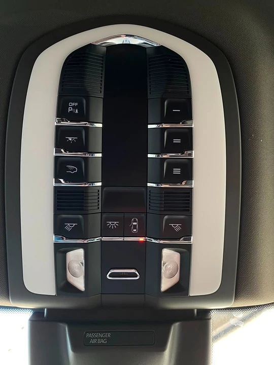 2018 Porsche Macan - Image 12 of 20