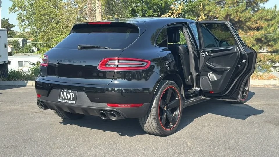 2018 Porsche Macan - Image 17 of 18