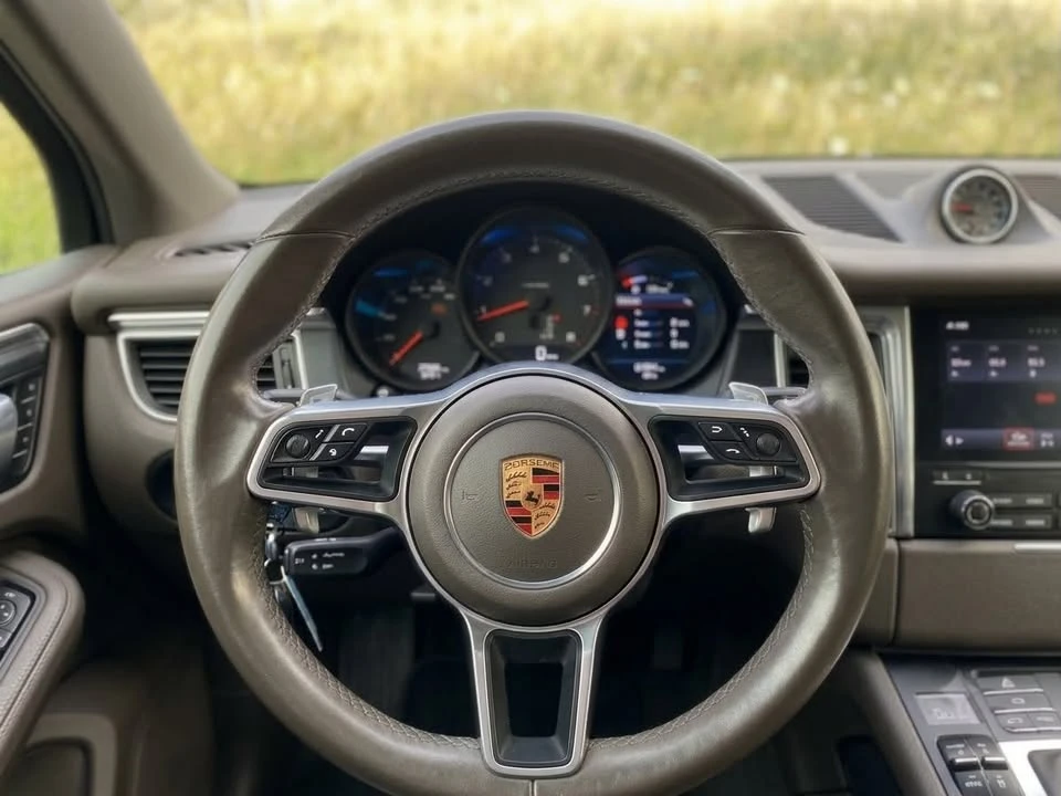 2018 Porsche Macan - Image 16 of 20