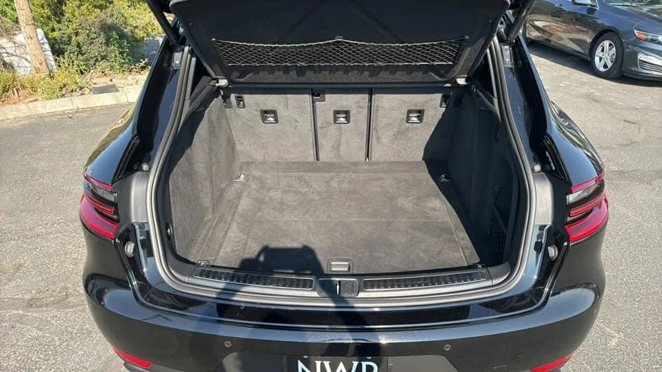 2018 Porsche Macan - Image 18 of 18